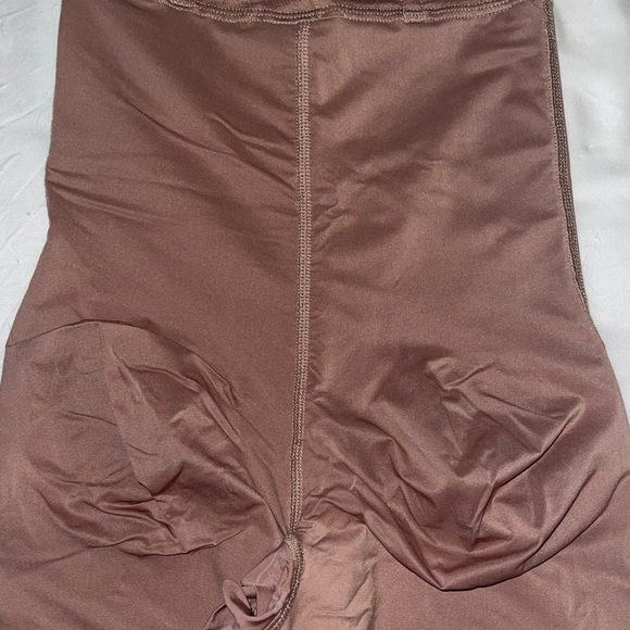 Sculpt & Lift Short - Picture 6 of 10